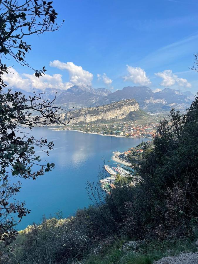 La Bougainville - Luxury Apartment Torbole Sul Garda Exterior photo